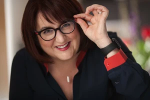 Beth Ziesenis holding glasses print