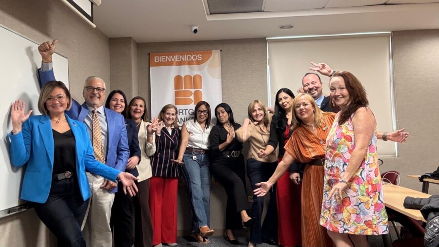 Taller de Fiducia Womens Council of REALTORS Greater Puerto Rico4.jpeg